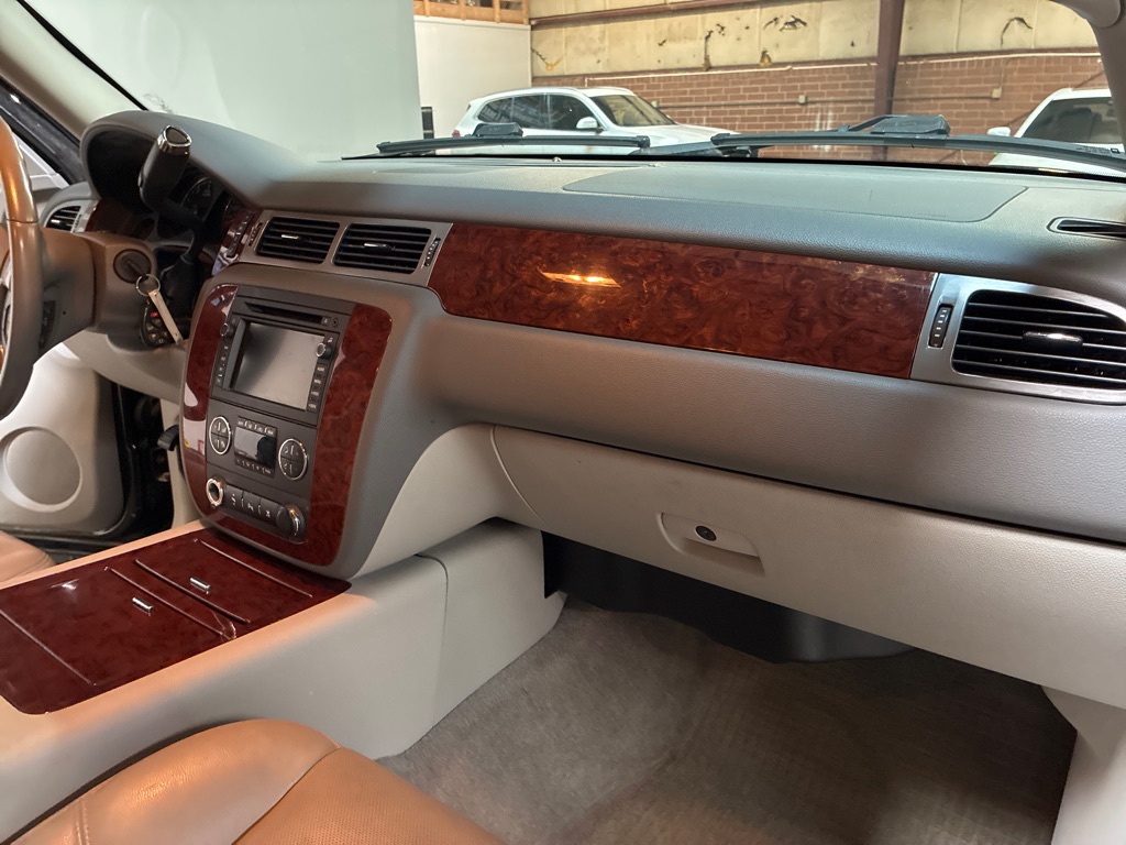 Photo 22 of this CHEVROLET TAHOE