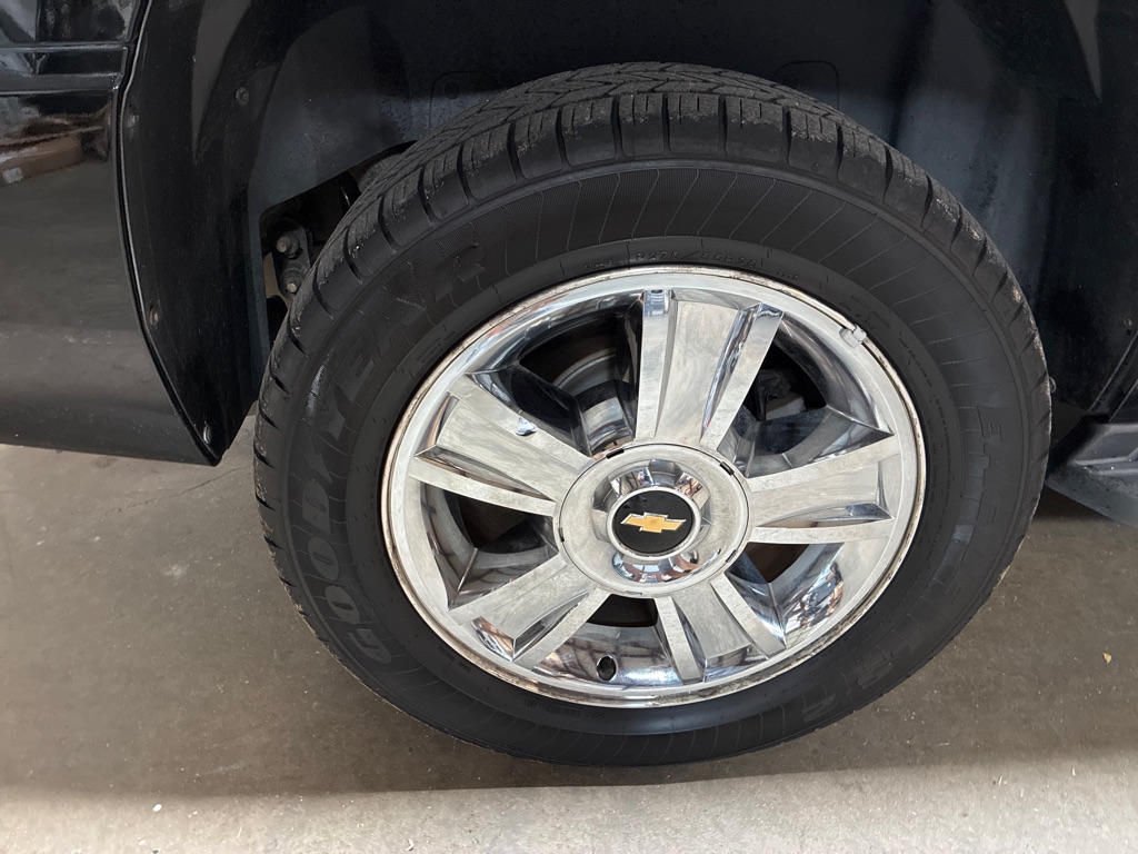 Photo 14 of this CHEVROLET TAHOE