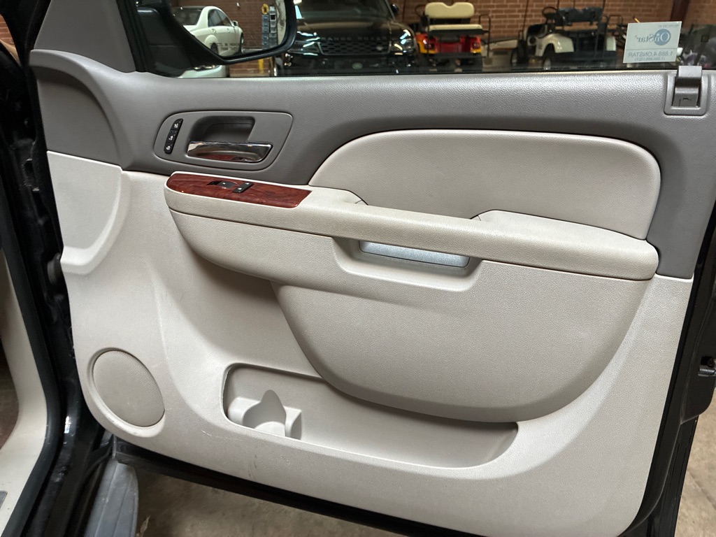 Photo 30 of this CHEVROLET TAHOE