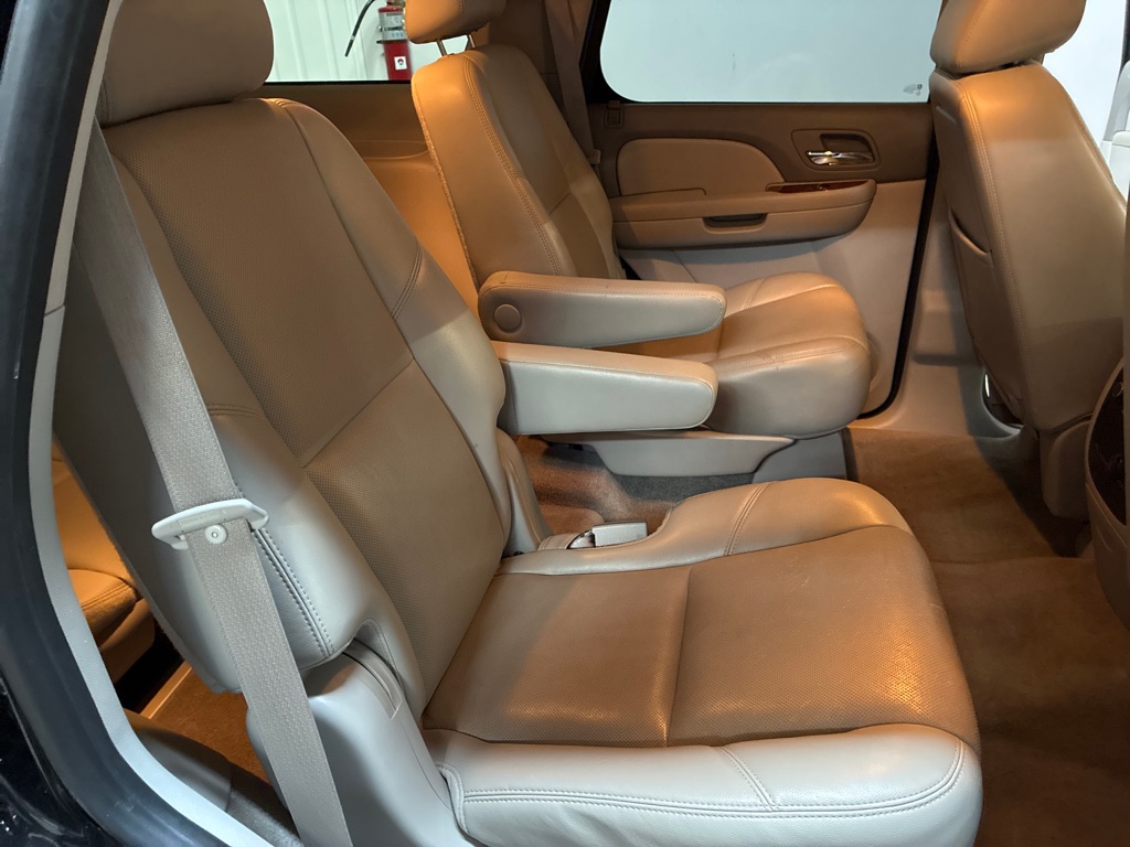 Photo 20 of this CHEVROLET TAHOE