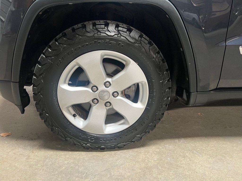 Photo 18 of this JEEP GRAND CHEROKEE