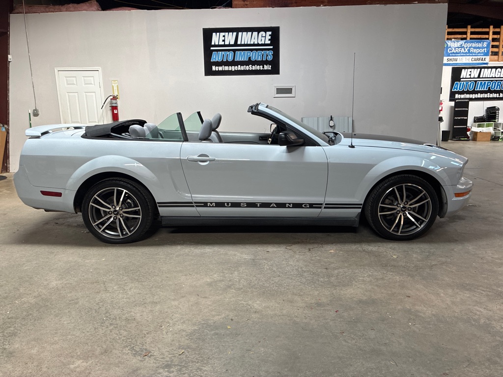 Photo 2 of this FORD MUSTANG