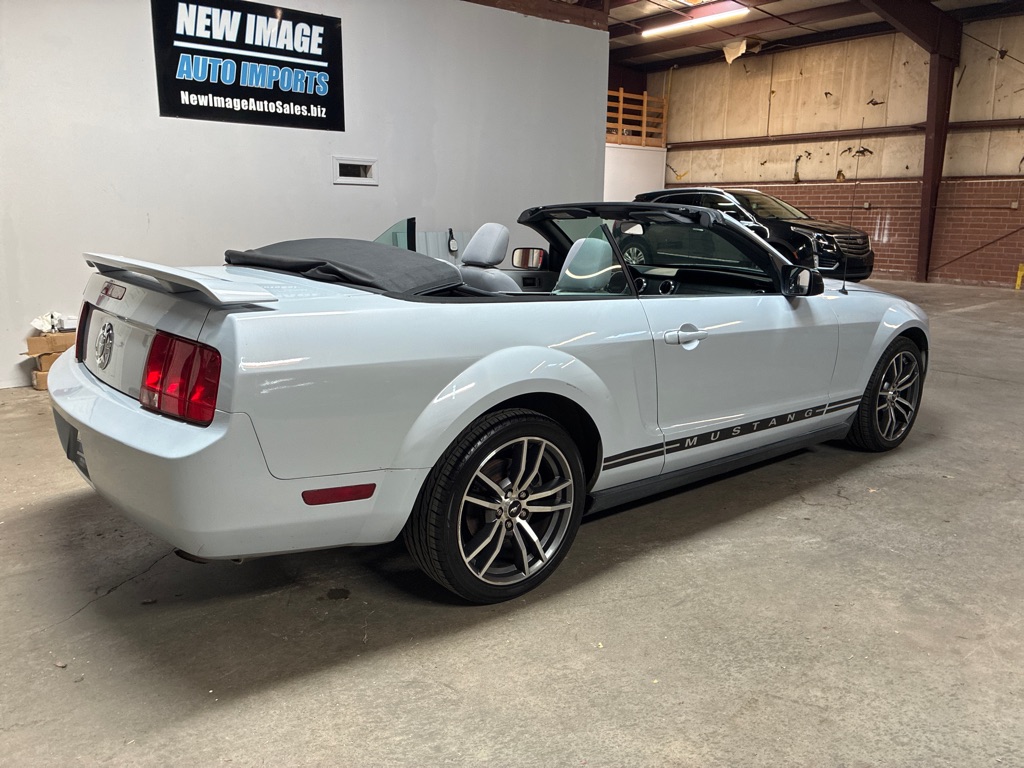Photo 3 of this FORD MUSTANG
