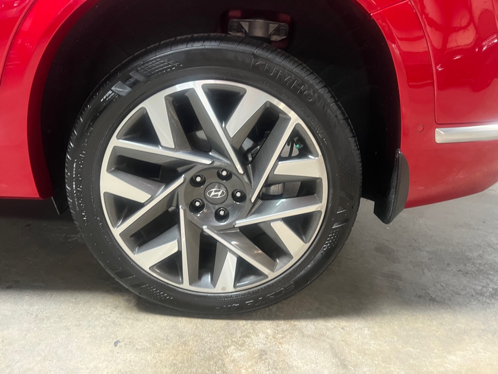 Photo 21 of this HYUNDAI SANTA FE