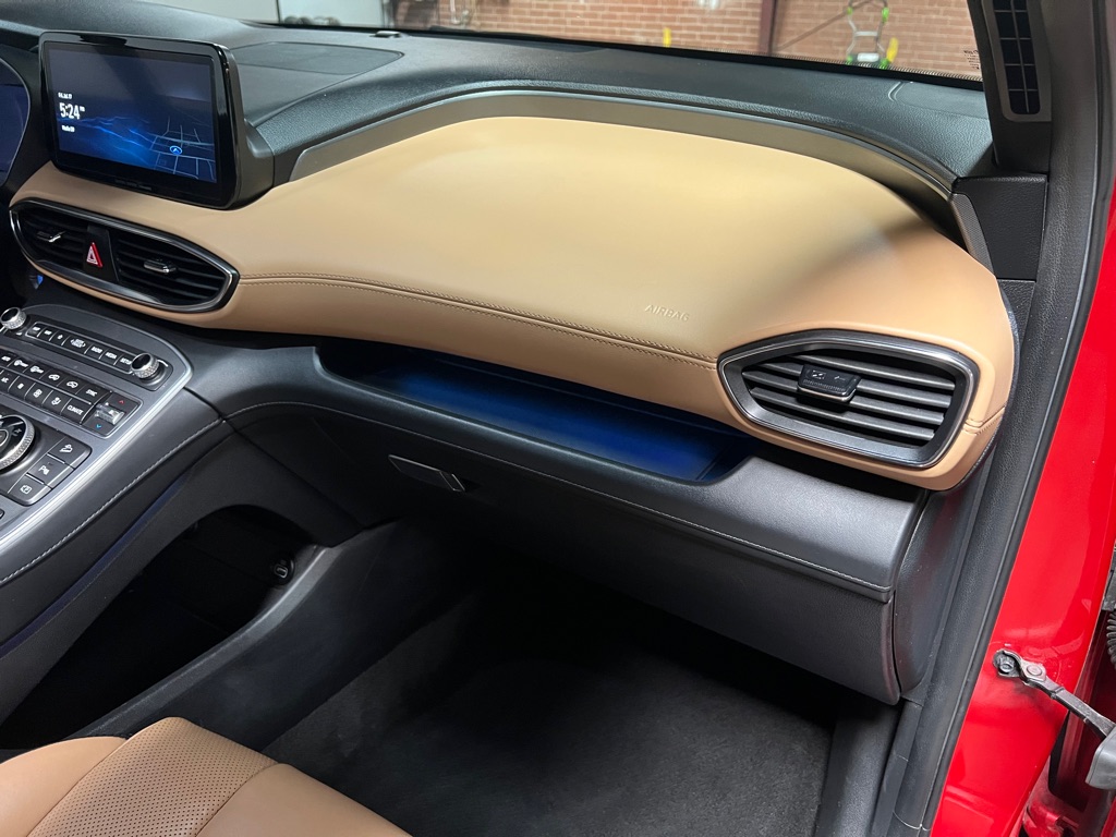 Photo 31 of this HYUNDAI SANTA FE