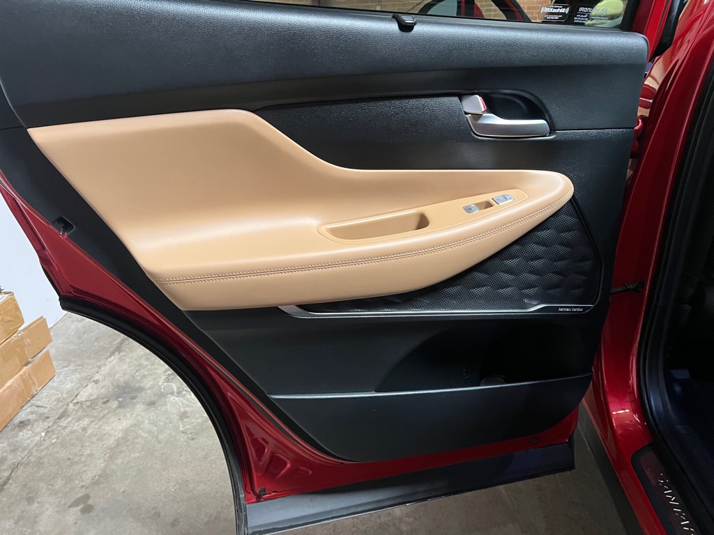 Photo 35 of this HYUNDAI SANTA FE