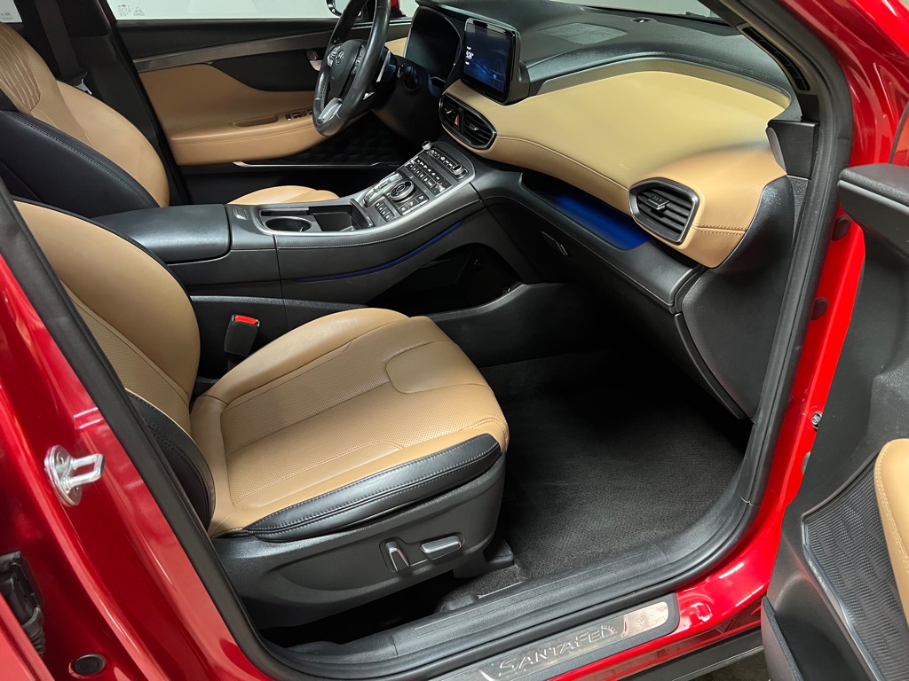 Photo 27 of this HYUNDAI SANTA FE