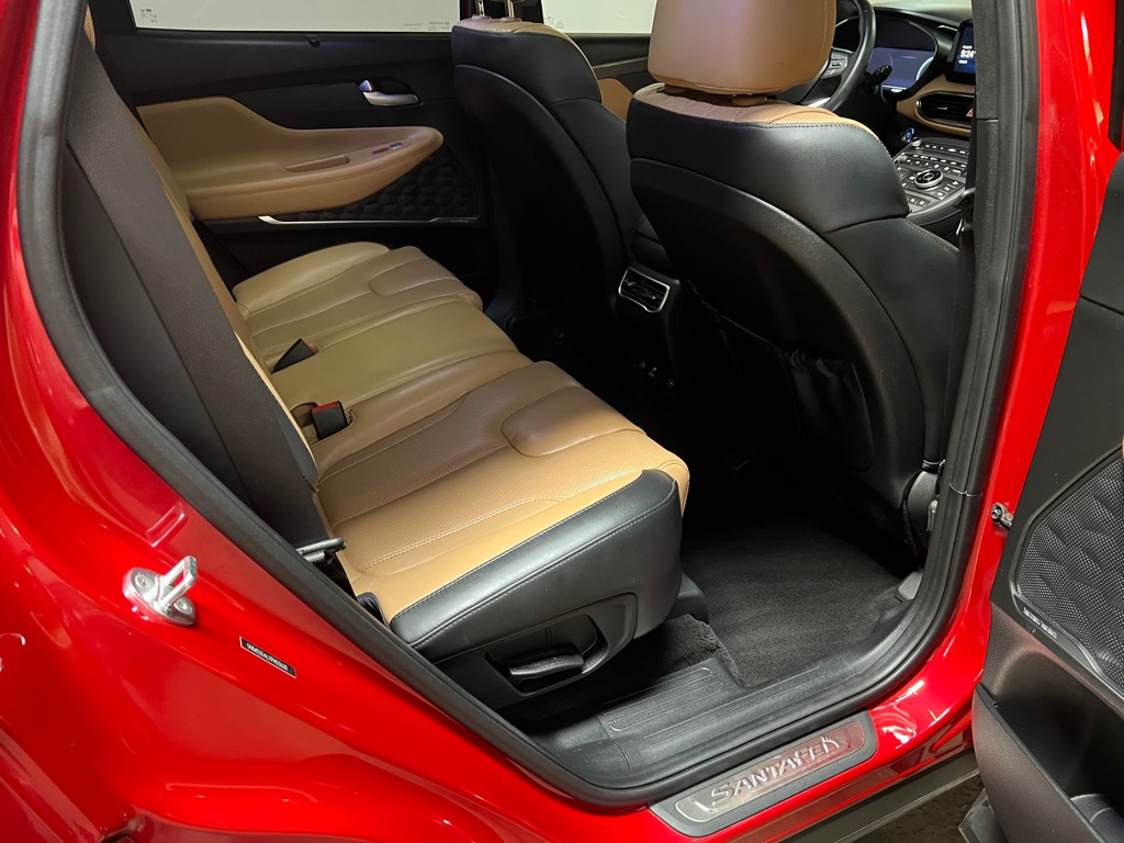 Photo 28 of this HYUNDAI SANTA FE