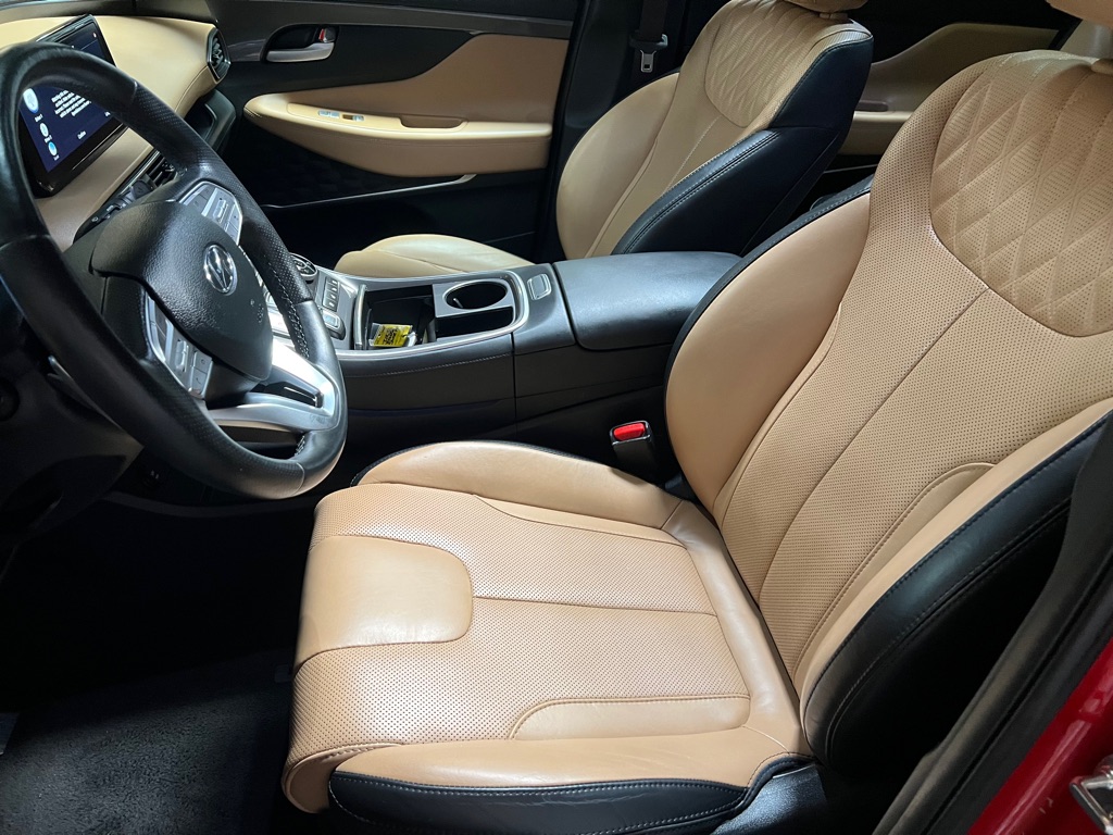 Photo 23 of this HYUNDAI SANTA FE