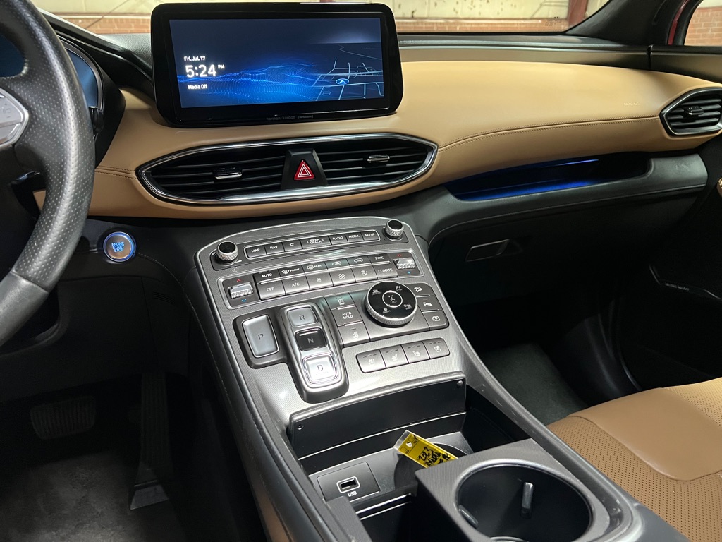 Photo 30 of this HYUNDAI SANTA FE