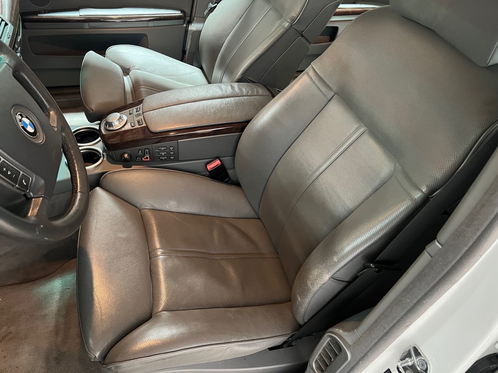 Photo 21 of this BMW 7 SERIES