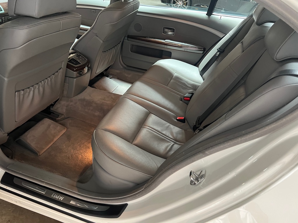 Photo 22 of this BMW 7 SERIES