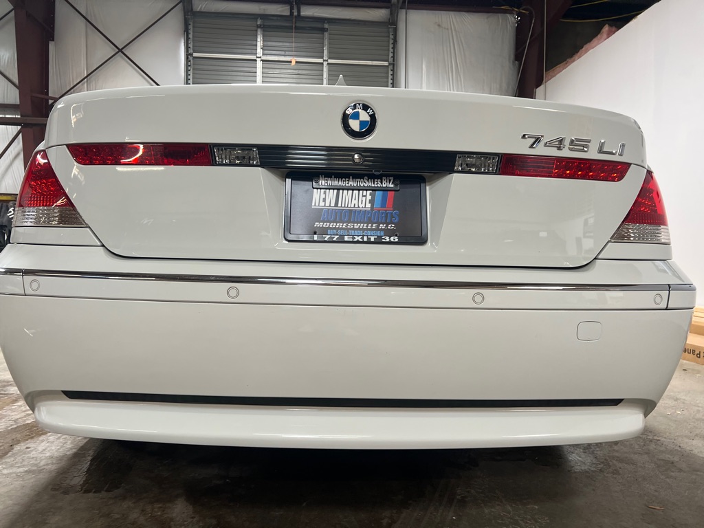 Photo 13 of this BMW 7 SERIES