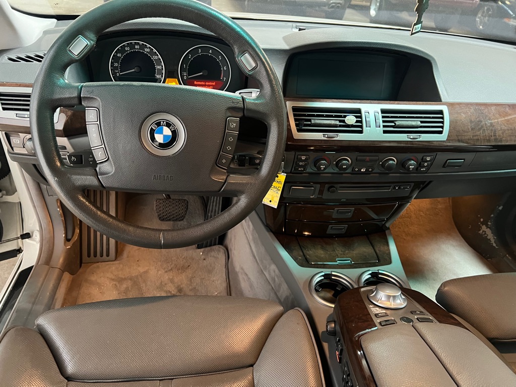 Photo 25 of this BMW 7 SERIES