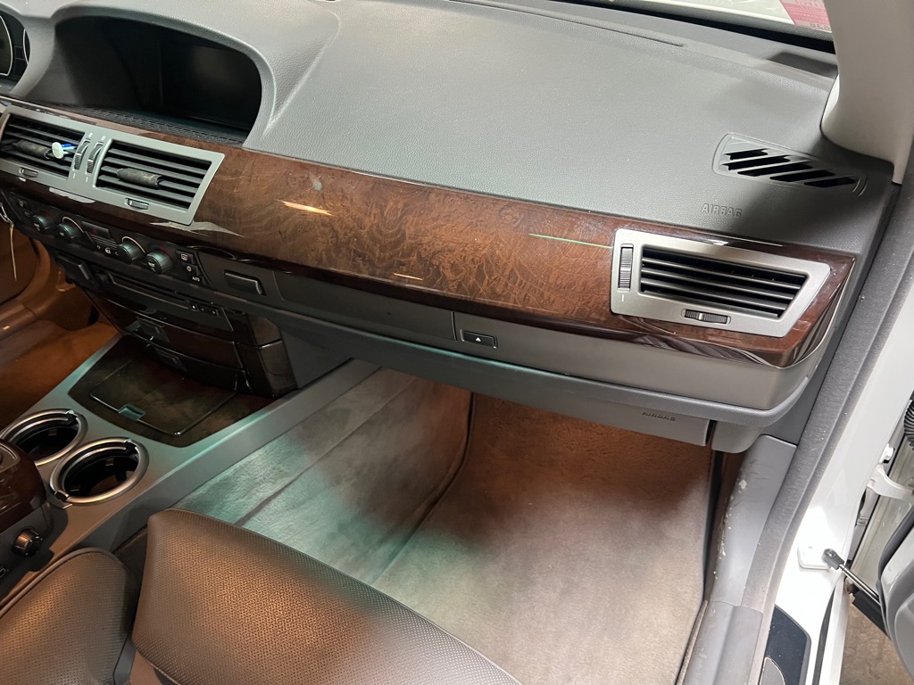 Photo 27 of this BMW 7 SERIES