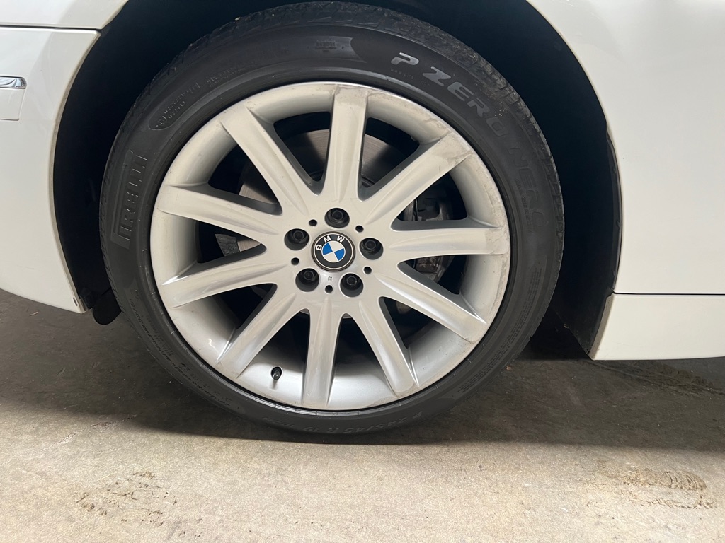 Photo 18 of this BMW 7 SERIES