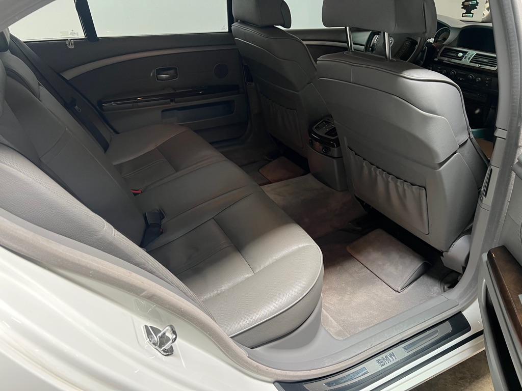 Photo 24 of this BMW 7 SERIES