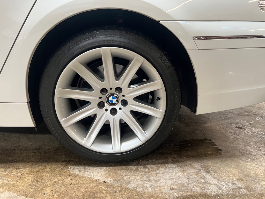 Photo 19 of this BMW 7 SERIES