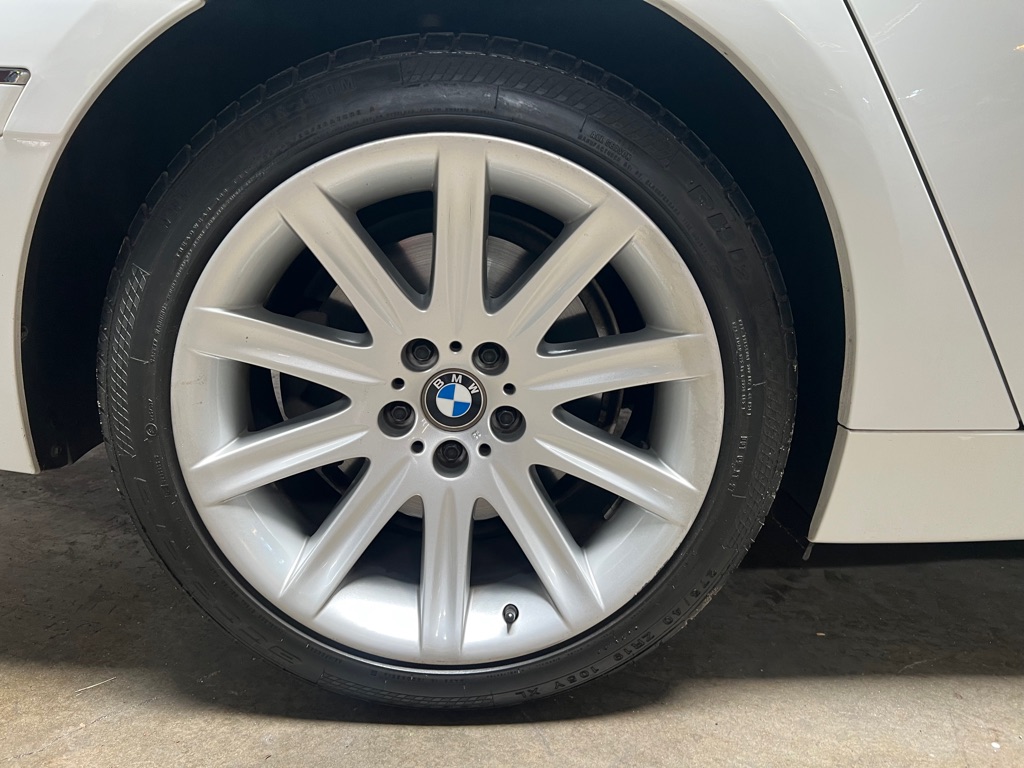 Photo 17 of this BMW 7 SERIES