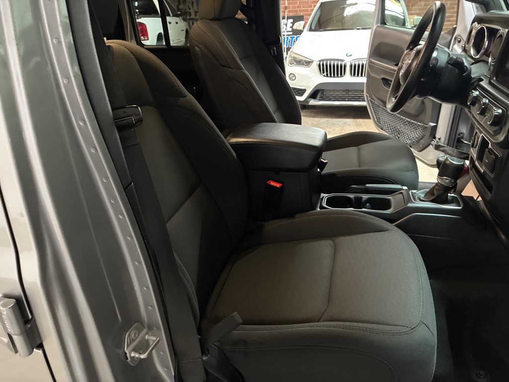 Photo 19 of this JEEP WRANGLER UNLIMI