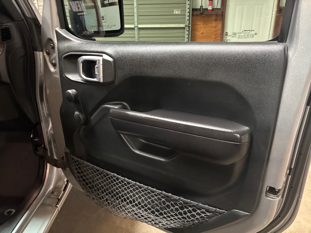 Photo 30 of this JEEP WRANGLER UNLIMI