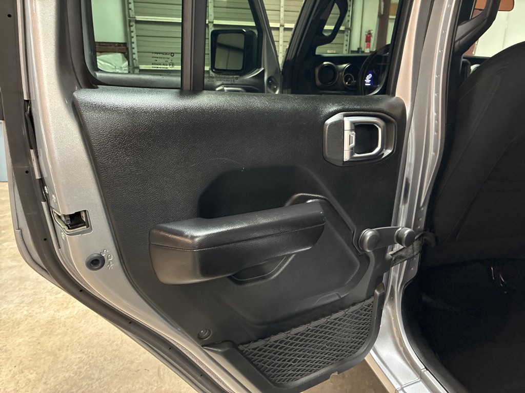 Photo 28 of this JEEP WRANGLER UNLIMI
