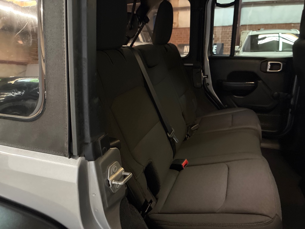 Photo 20 of this JEEP WRANGLER UNLIMI