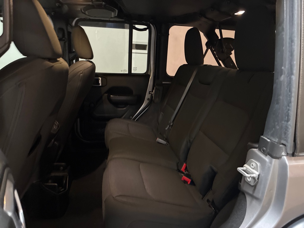 Photo 18 of this JEEP WRANGLER UNLIMI