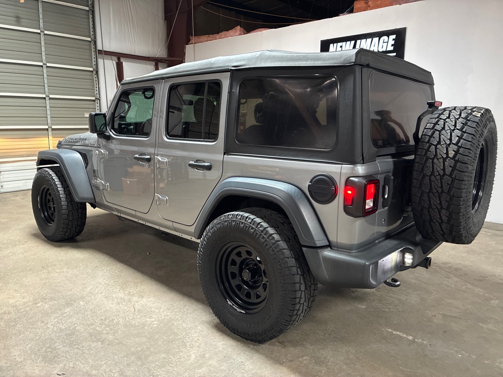 Photo 8 of this JEEP WRANGLER UNLIMI