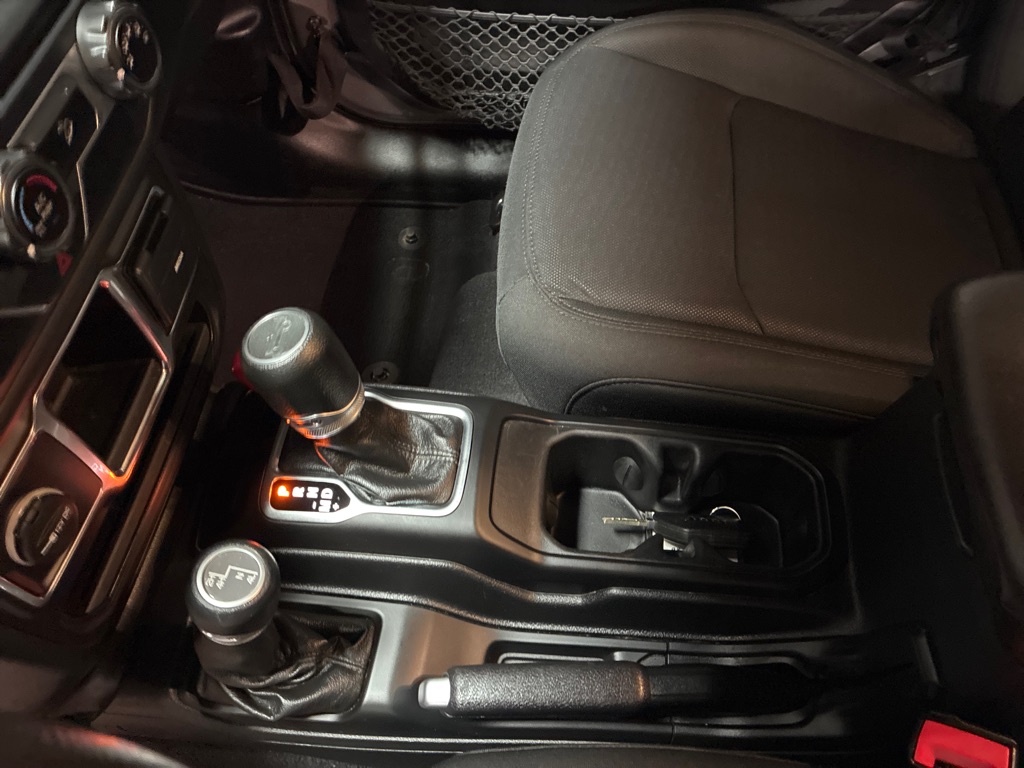Photo 25 of this JEEP WRANGLER UNLIMI