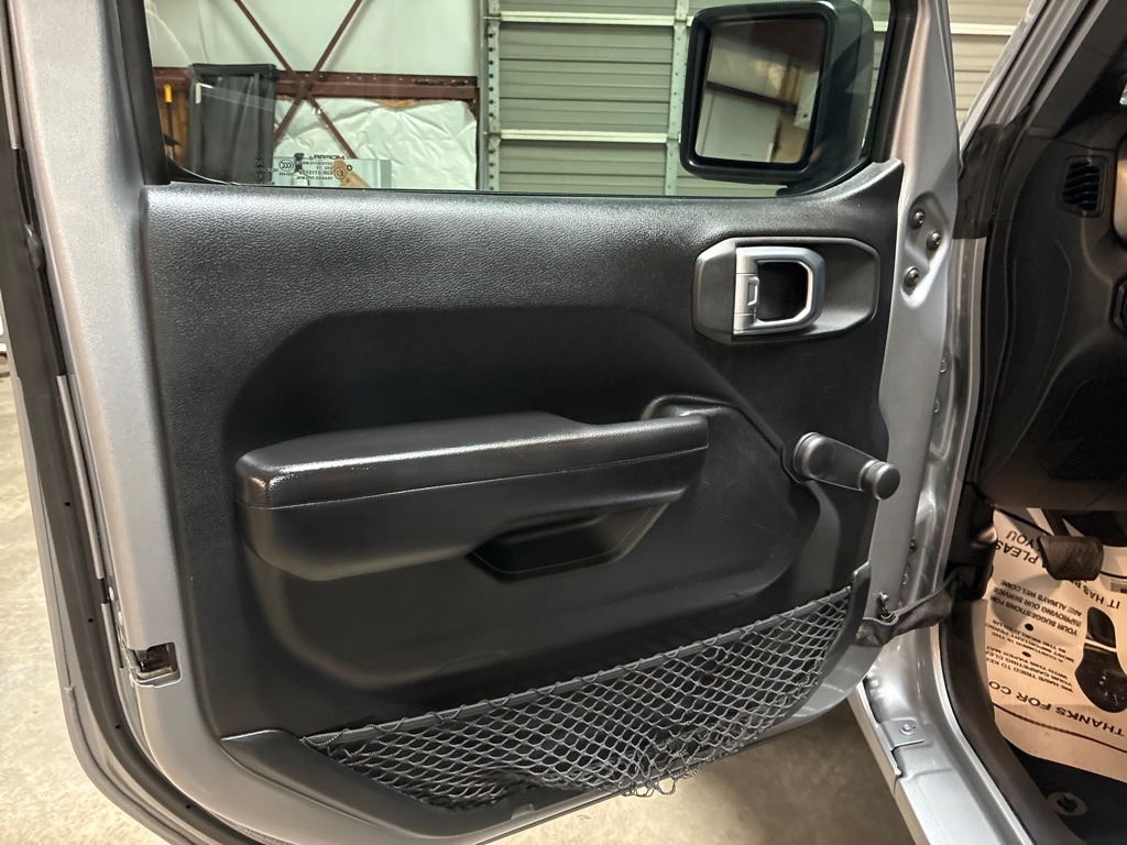 Photo 27 of this JEEP WRANGLER UNLIMI