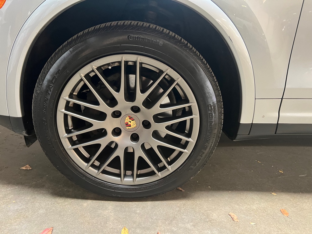 Photo 19 of this PORSCHE CAYENNE