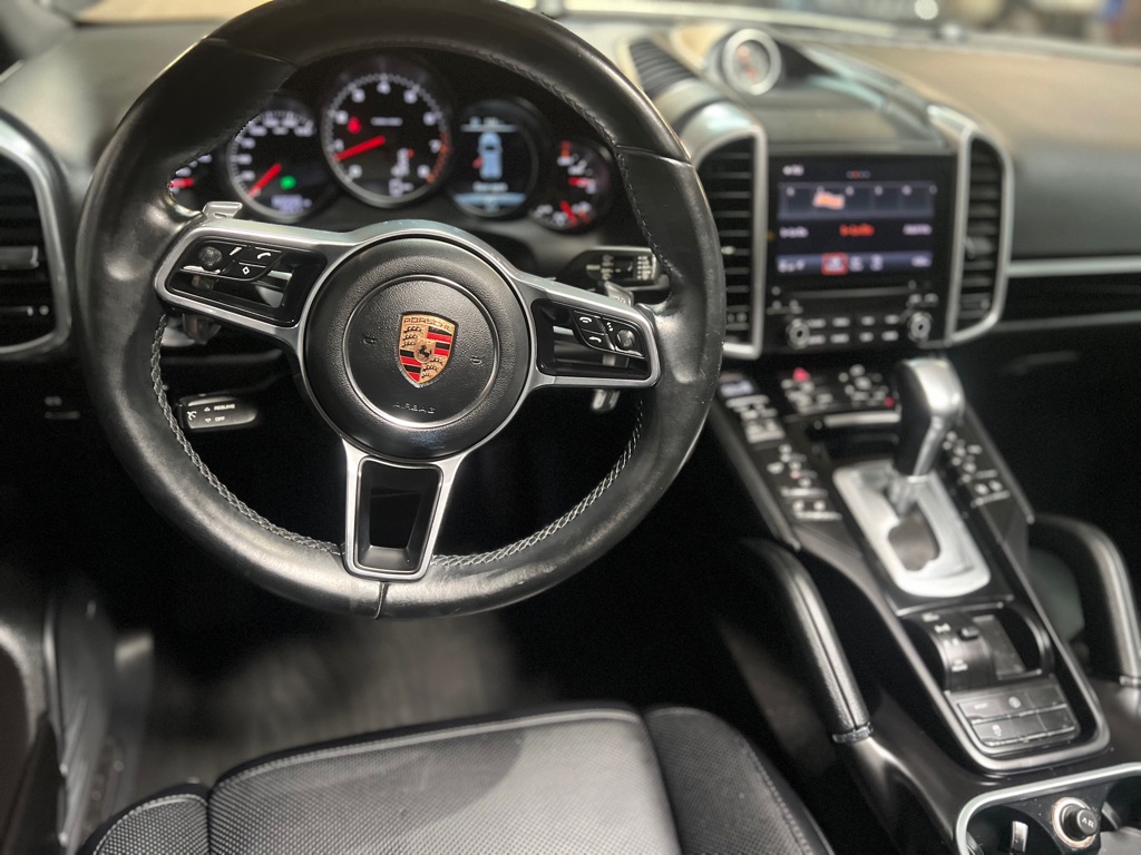 Photo 28 of this PORSCHE CAYENNE