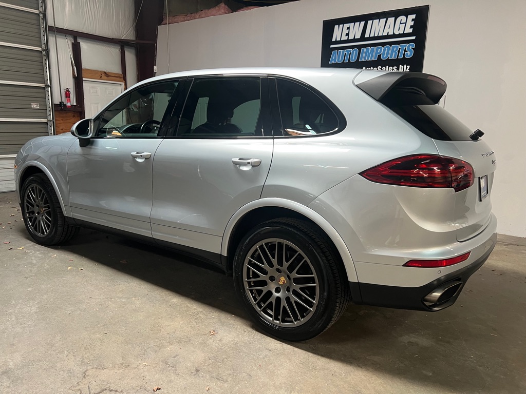 Photo 9 of this PORSCHE CAYENNE