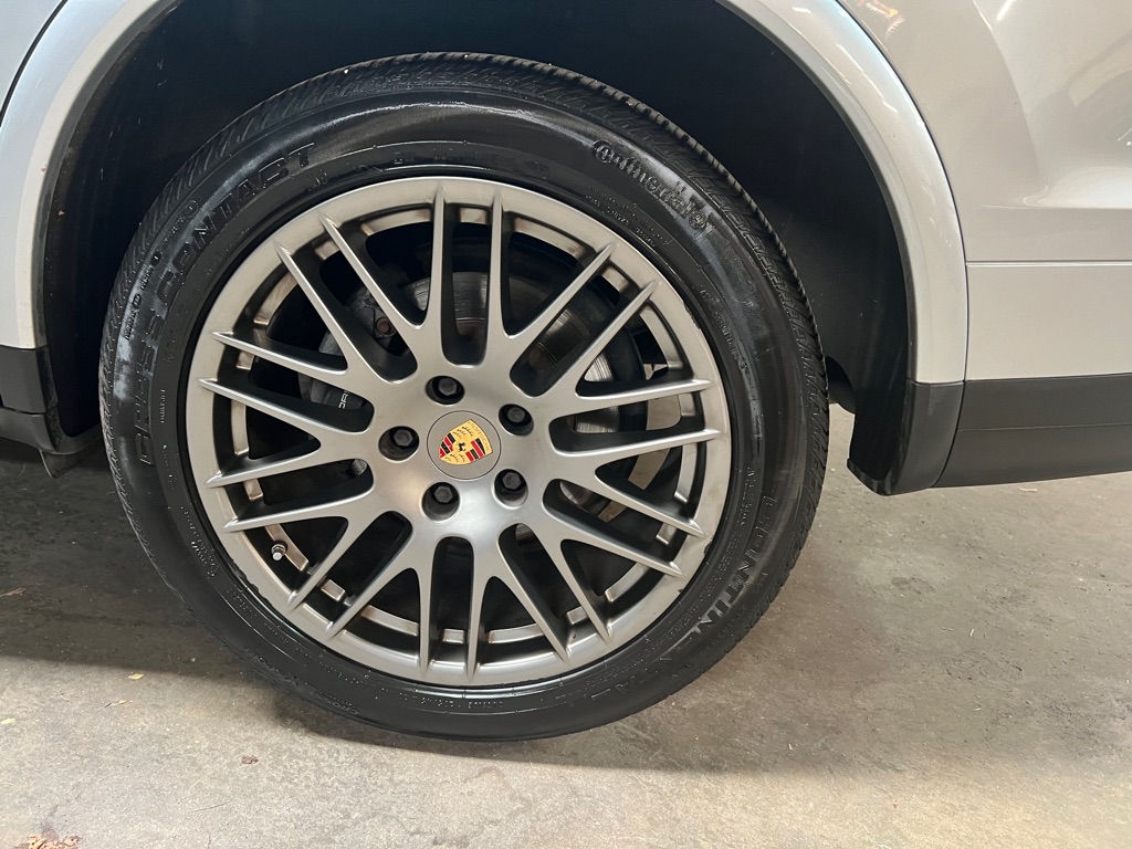 Photo 18 of this PORSCHE CAYENNE