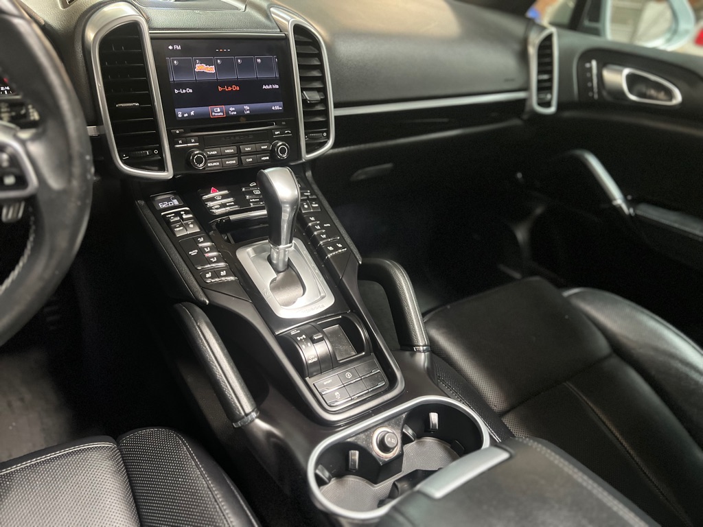 Photo 29 of this PORSCHE CAYENNE