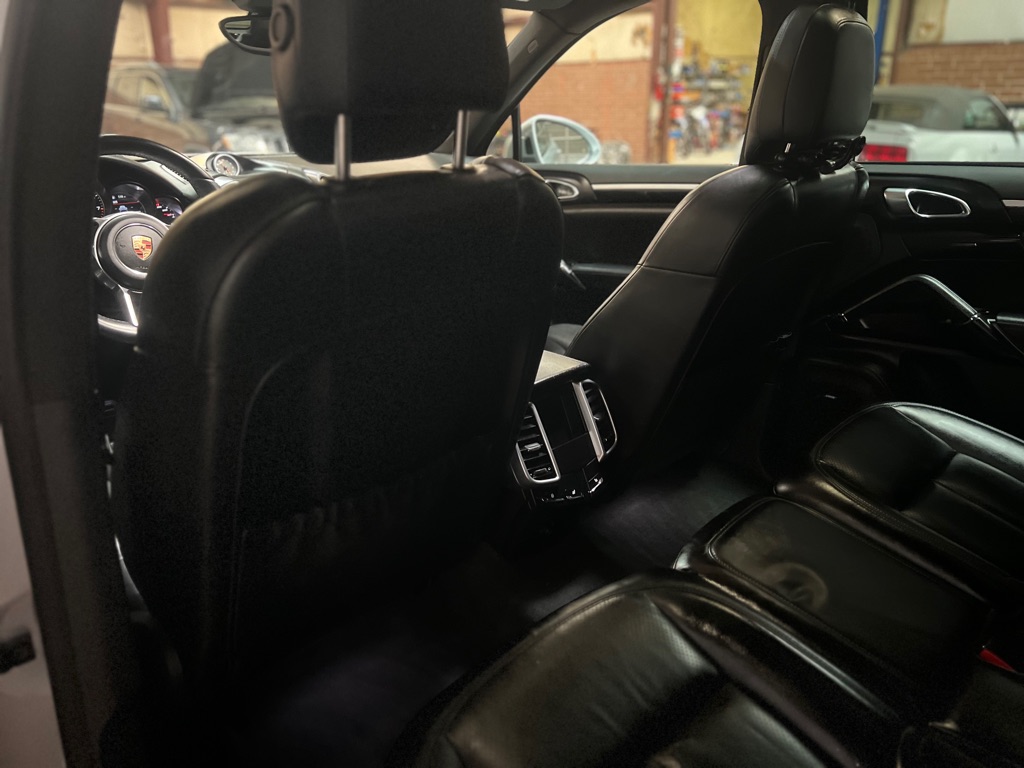 Photo 27 of this PORSCHE CAYENNE