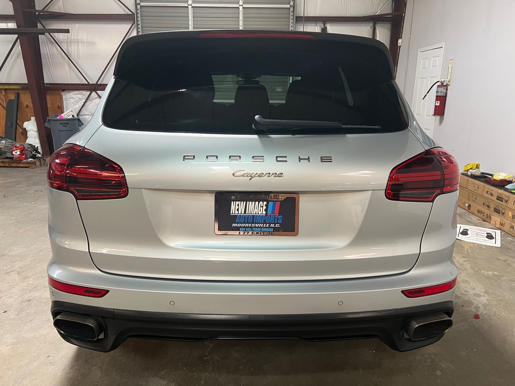 Photo 10 of this PORSCHE CAYENNE