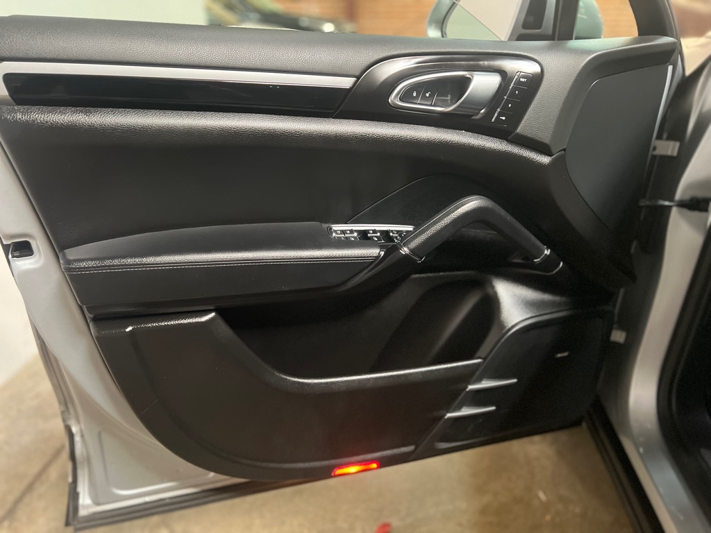 Photo 33 of this PORSCHE CAYENNE