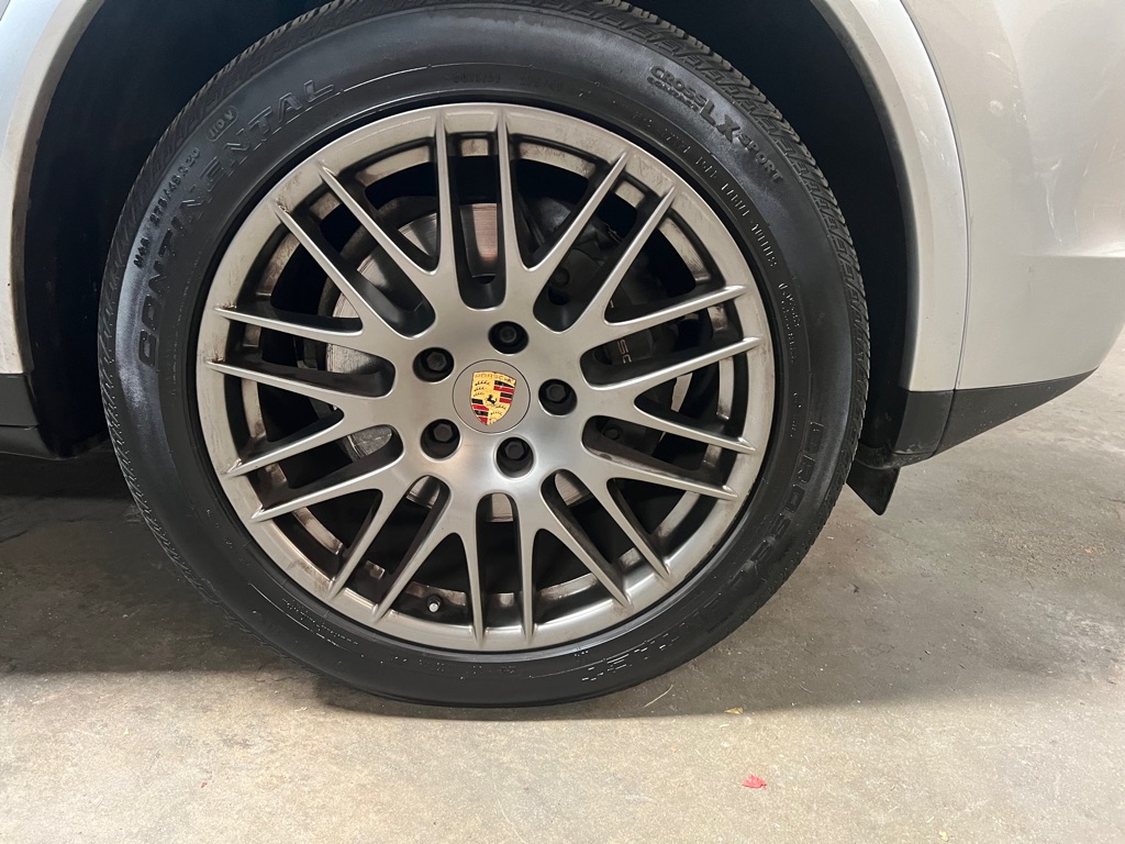 Photo 17 of this PORSCHE CAYENNE