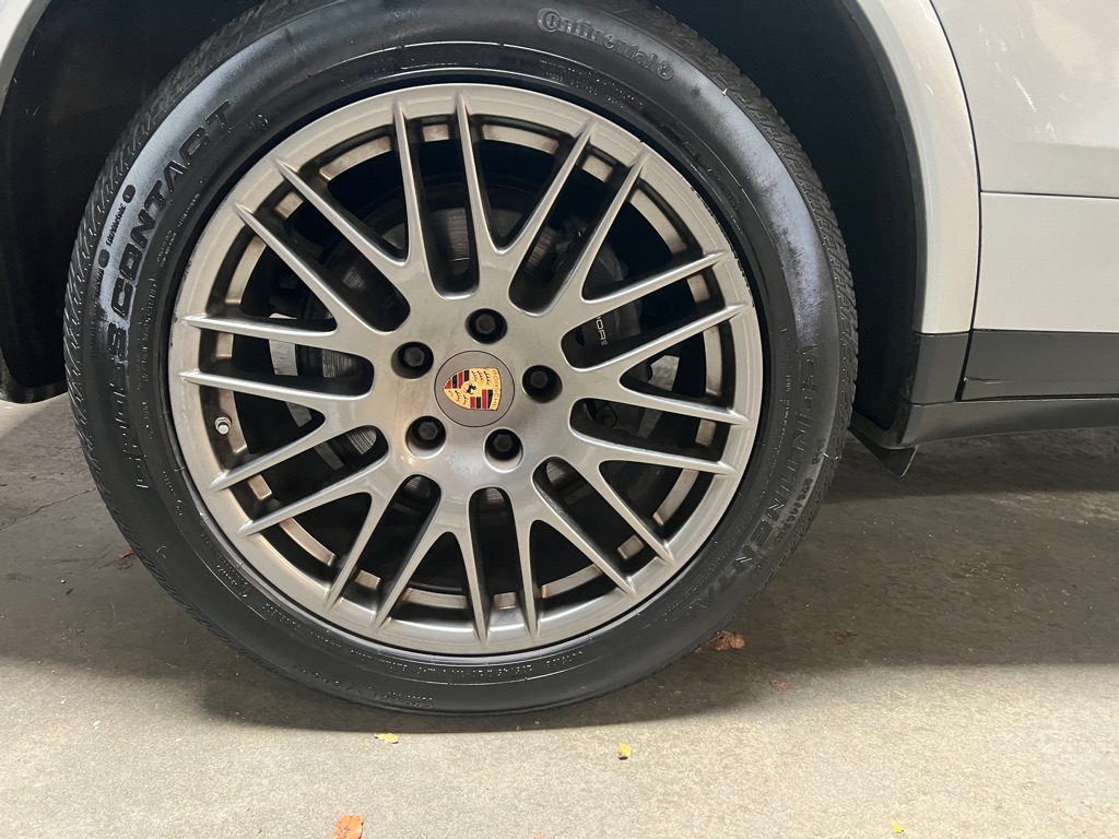 Photo 16 of this PORSCHE CAYENNE