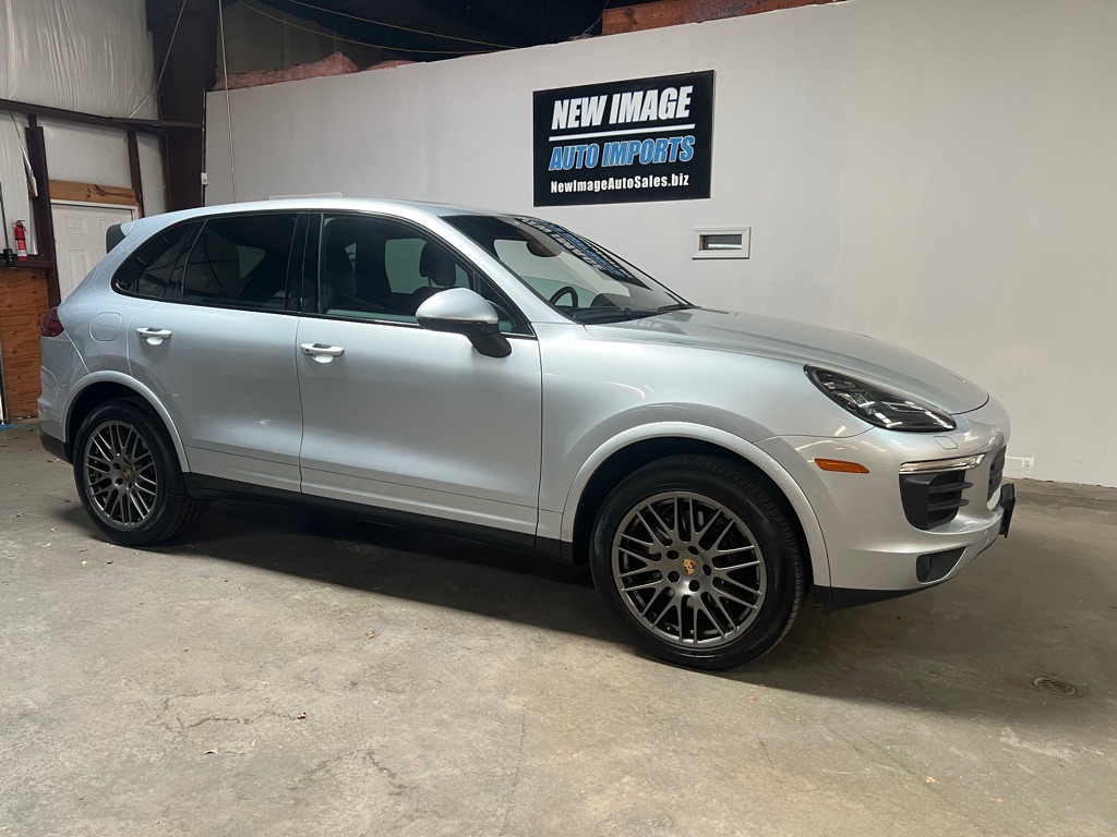 Photo 3 of this PORSCHE CAYENNE