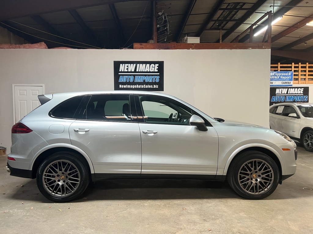 2017 PORSCHE CAYENNE
