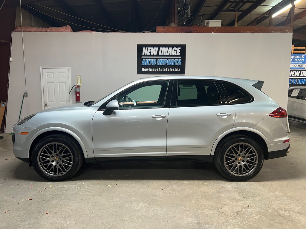 Photo 6 of this PORSCHE CAYENNE