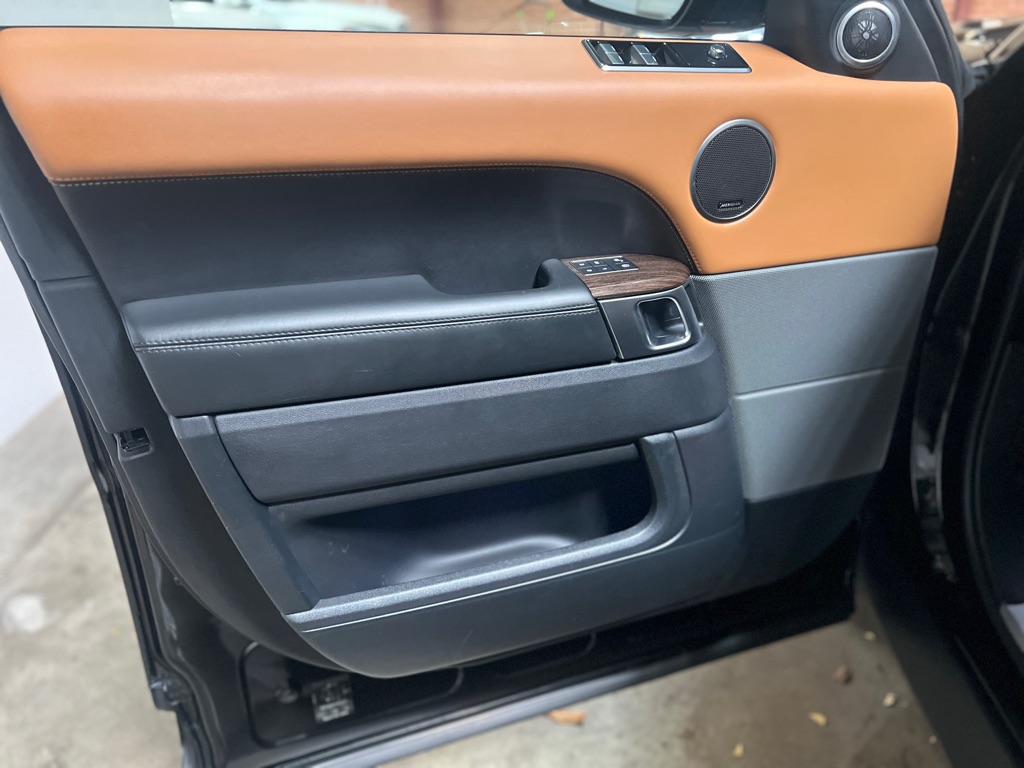 Photo 30 of this LAND ROVER RANGE ROVER SPO