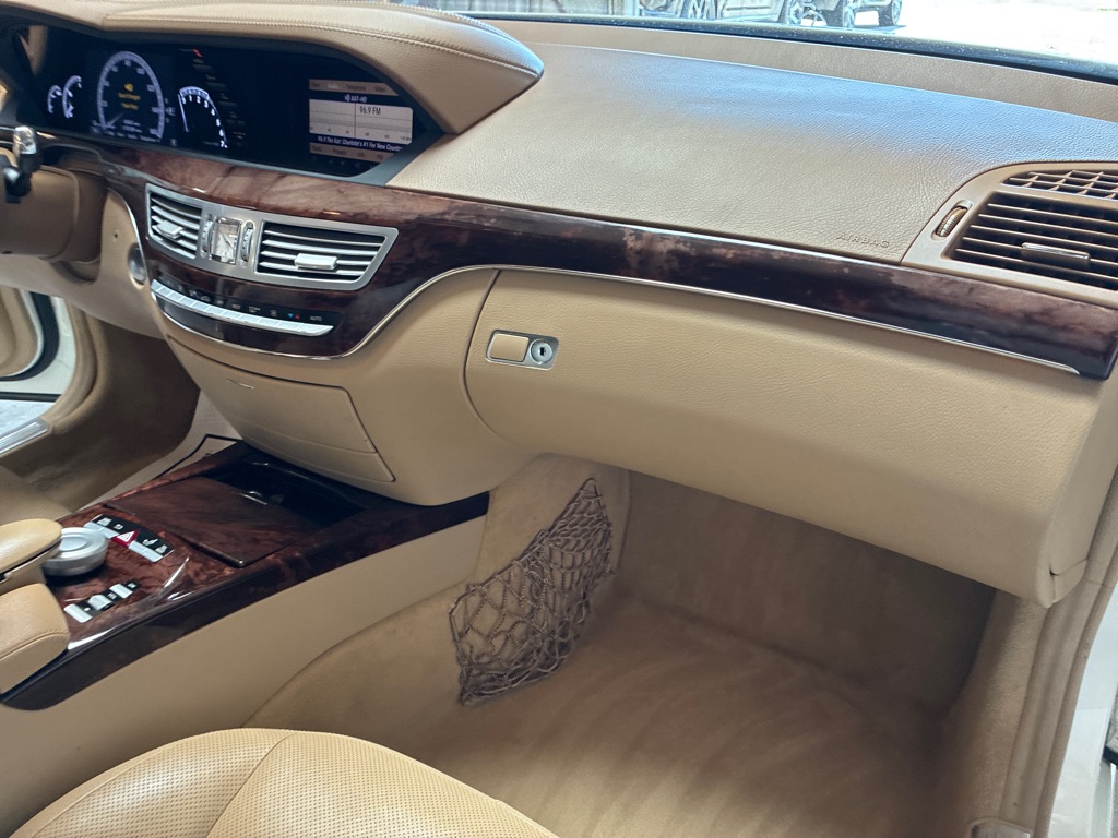 Photo 28 of this MERCEDES-BENZ S-CLASS