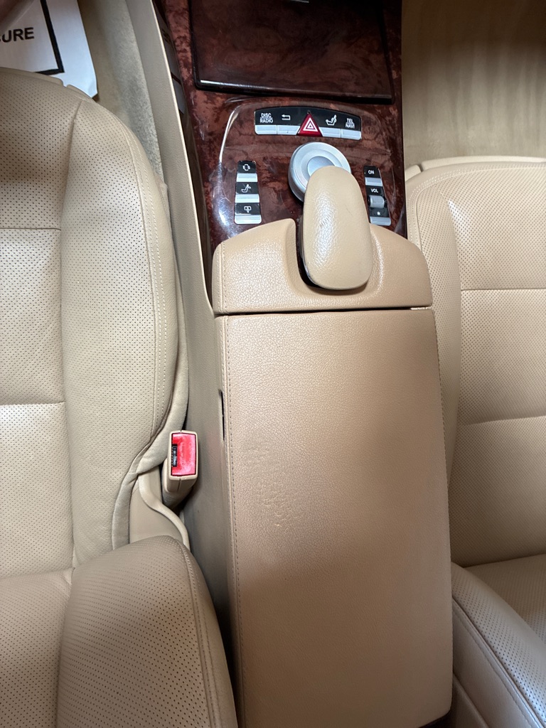 Photo 17 of this MERCEDES-BENZ S-CLASS