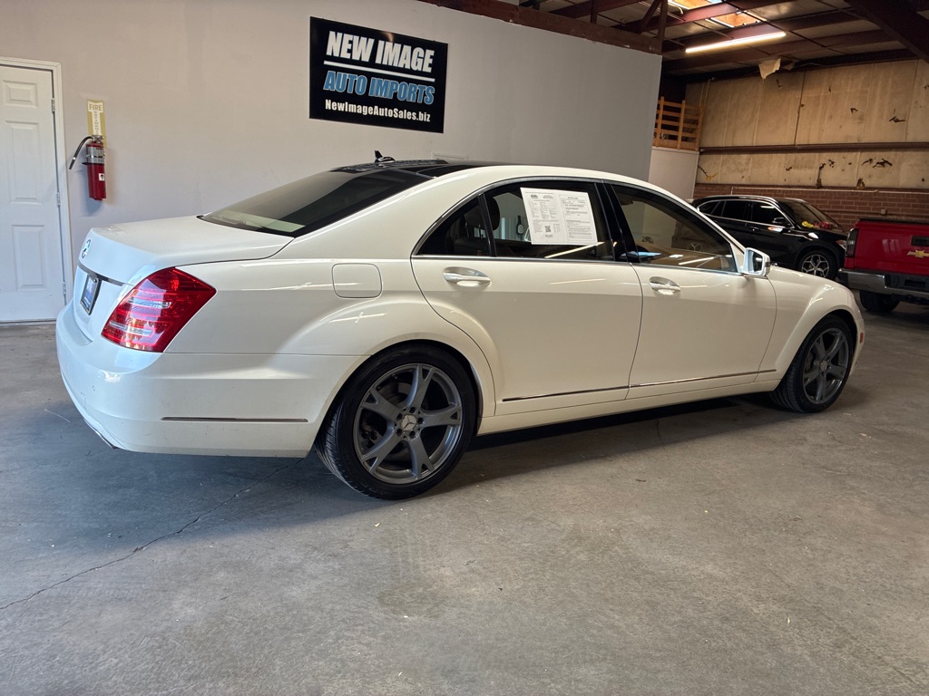Photo 4 of this MERCEDES-BENZ S-CLASS