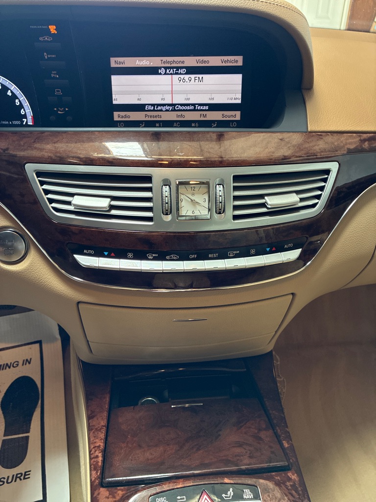 Photo 16 of this MERCEDES-BENZ S-CLASS