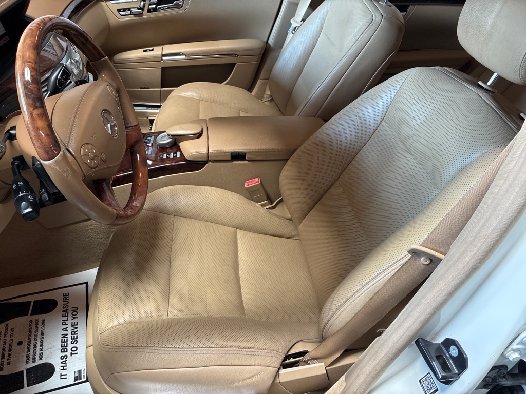 Photo 15 of this MERCEDES-BENZ S-CLASS